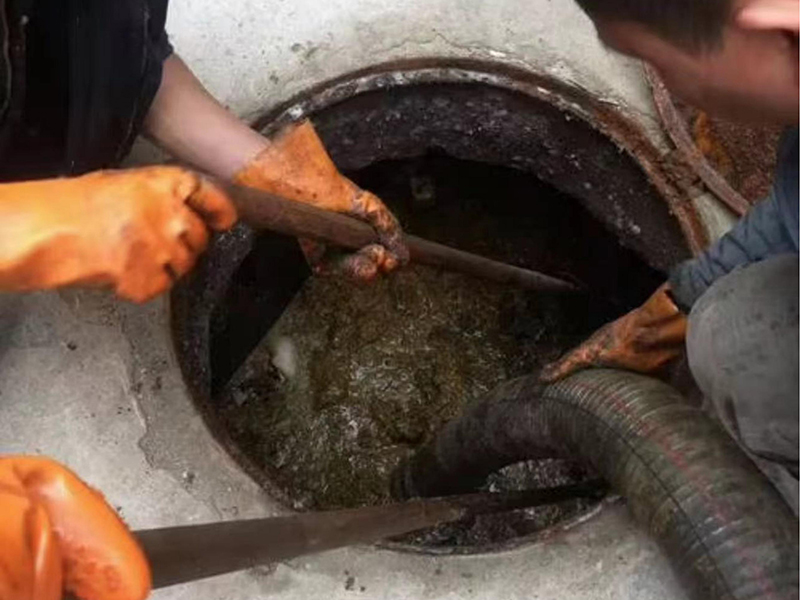 康定清理化粪池时如何避免沼气的危害?